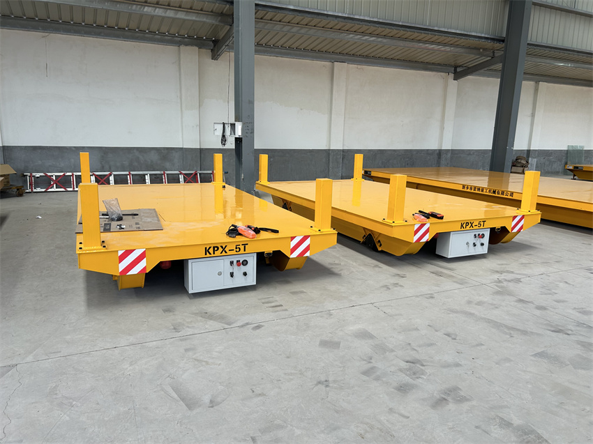 蓄电池供电载重5吨轨道车08